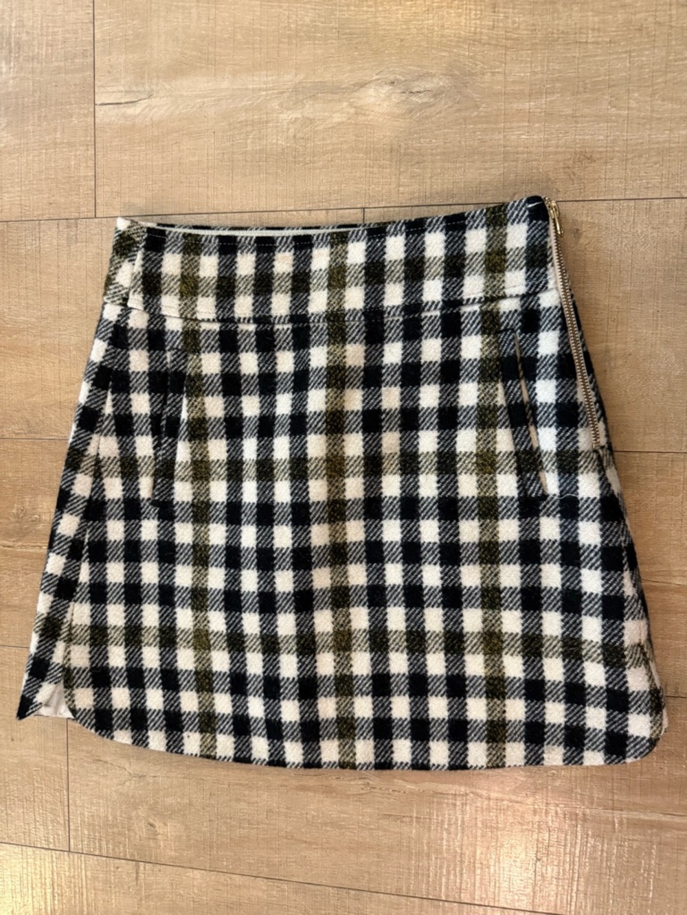 J. Crew 100% wool Black White Olive Plaid A-Line mini Skirt size 0 twee preppy